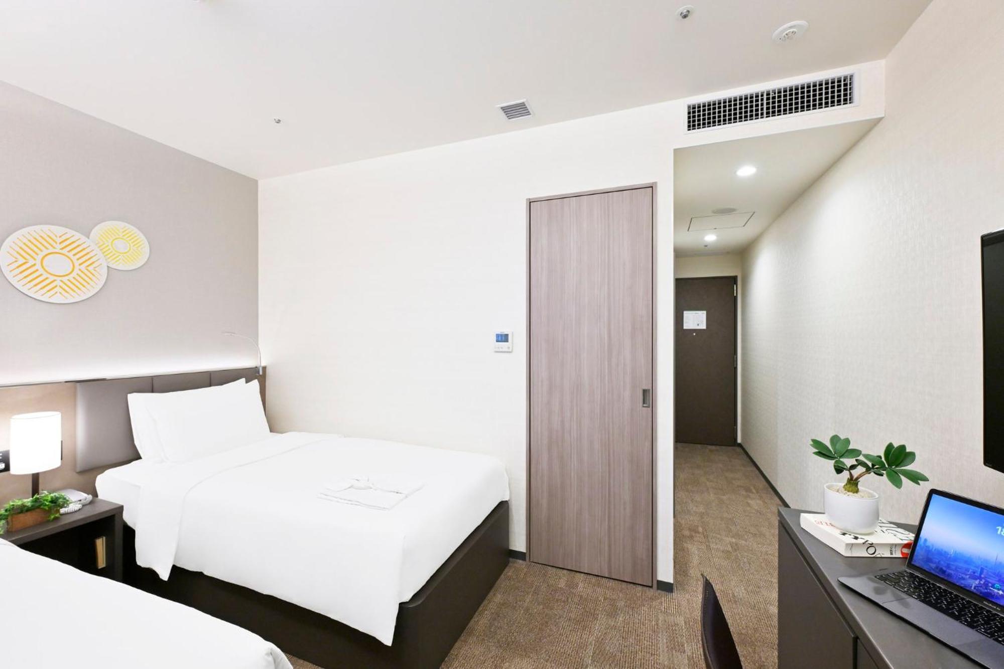 Hotel Inn&suites Shin Osaka, An Ihg