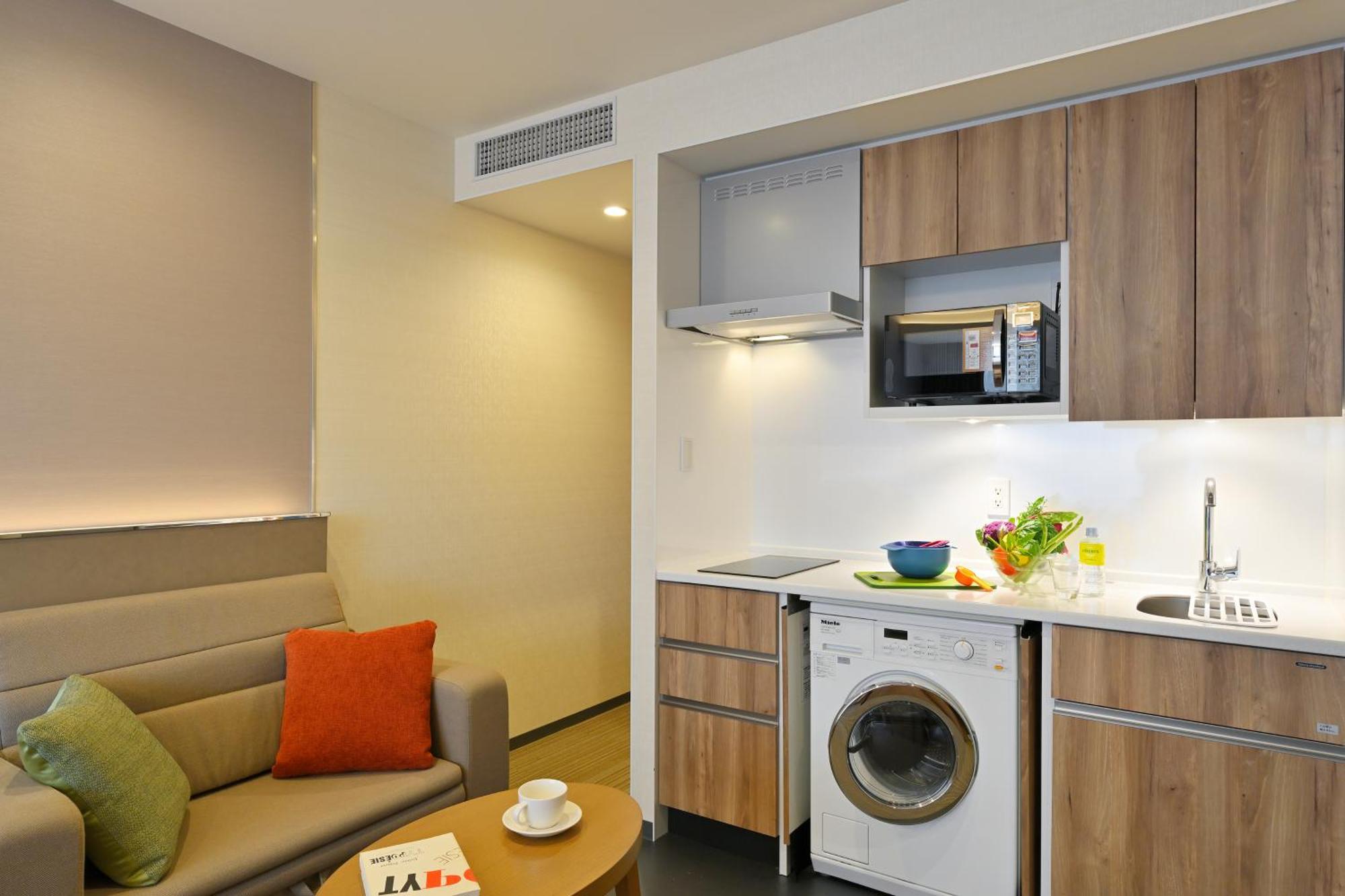 Hotel Inn&suites Shin Osaka, An Ihg 4*