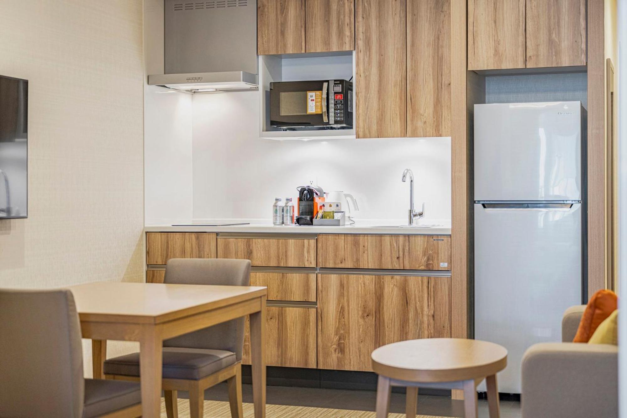 Hotel Inn&suites Shin Osaka, An Ihg 4*