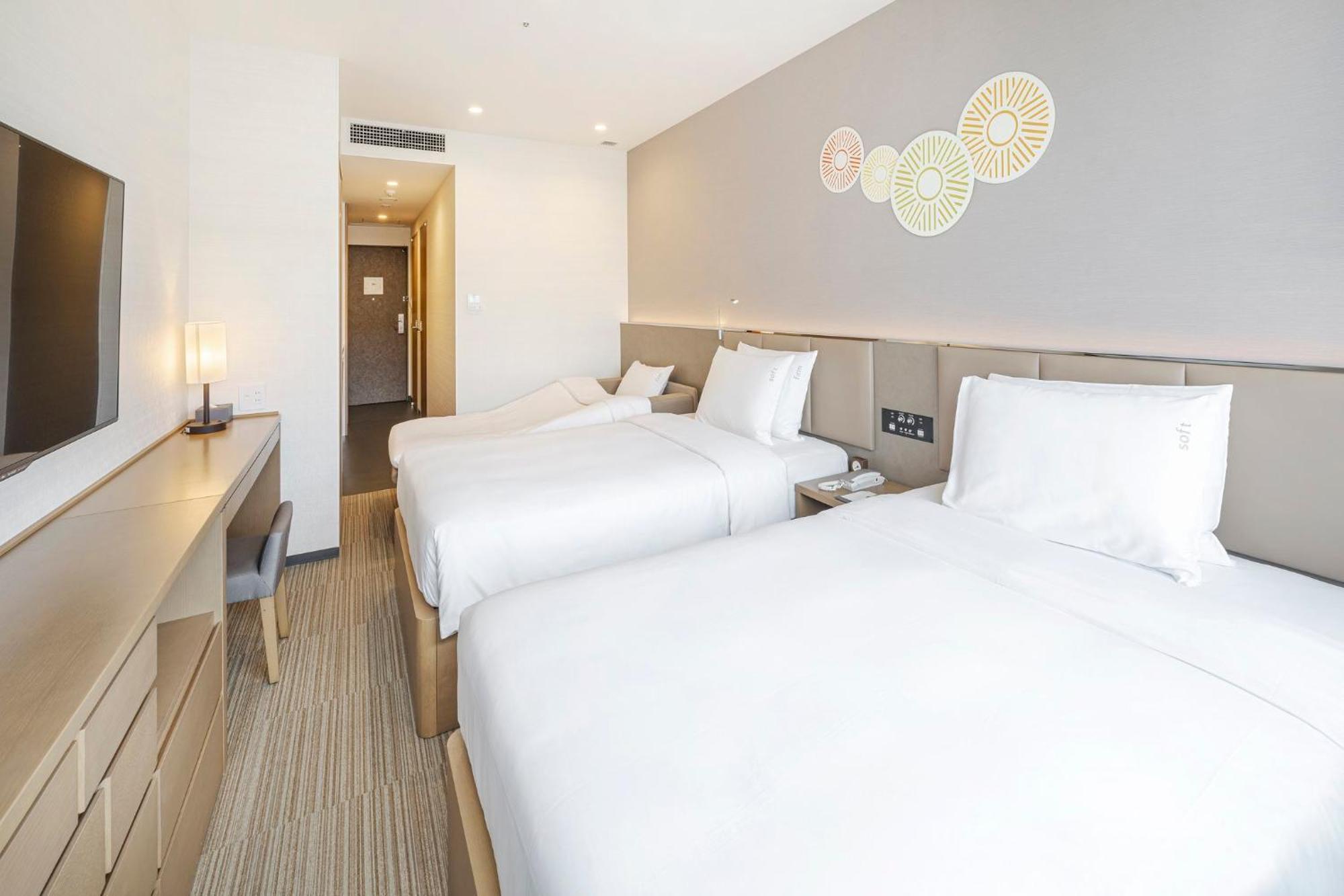 Hotel Inn&suites Shin Osaka, An Ihg 4*